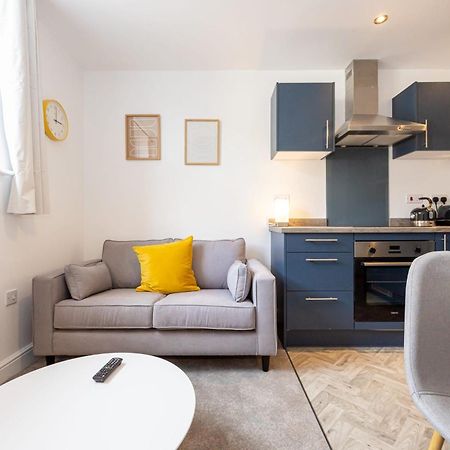 Beautiful 1 Bed 20Mins To Central Manchester ボルトン エクステリア 写真