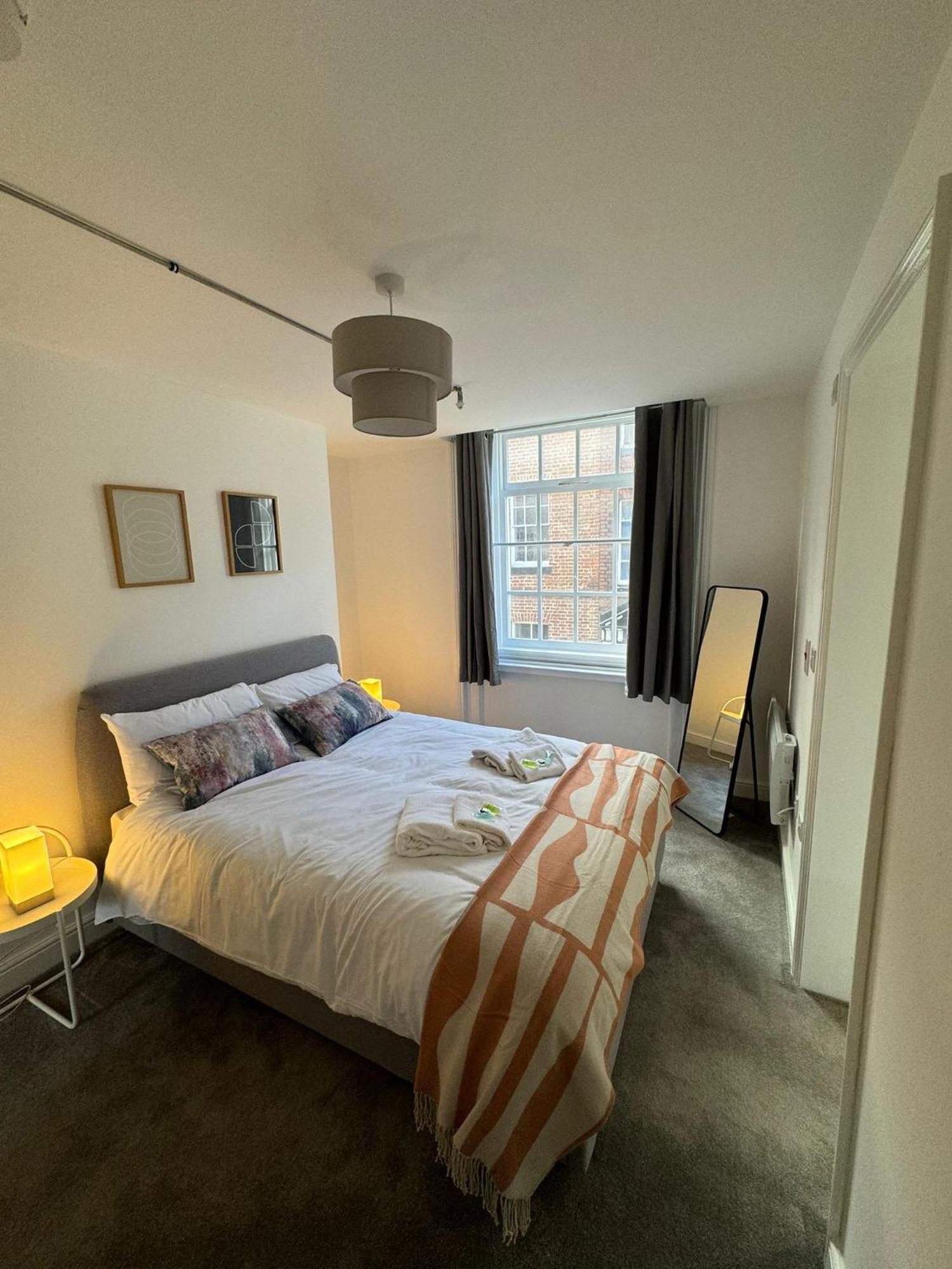Beautiful 1 Bed 20Mins To Central Manchester ボルトン エクステリア 写真