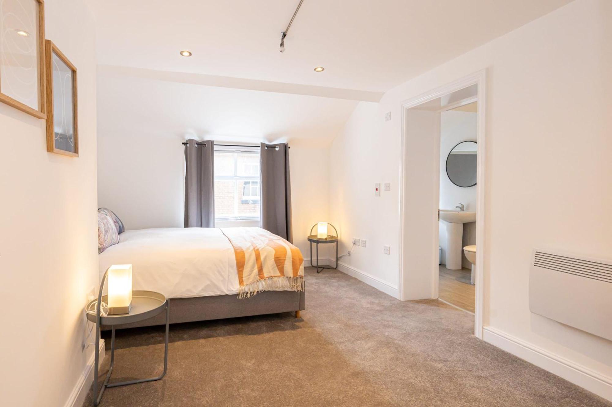 Beautiful 1 Bed 20Mins To Central Manchester ボルトン エクステリア 写真