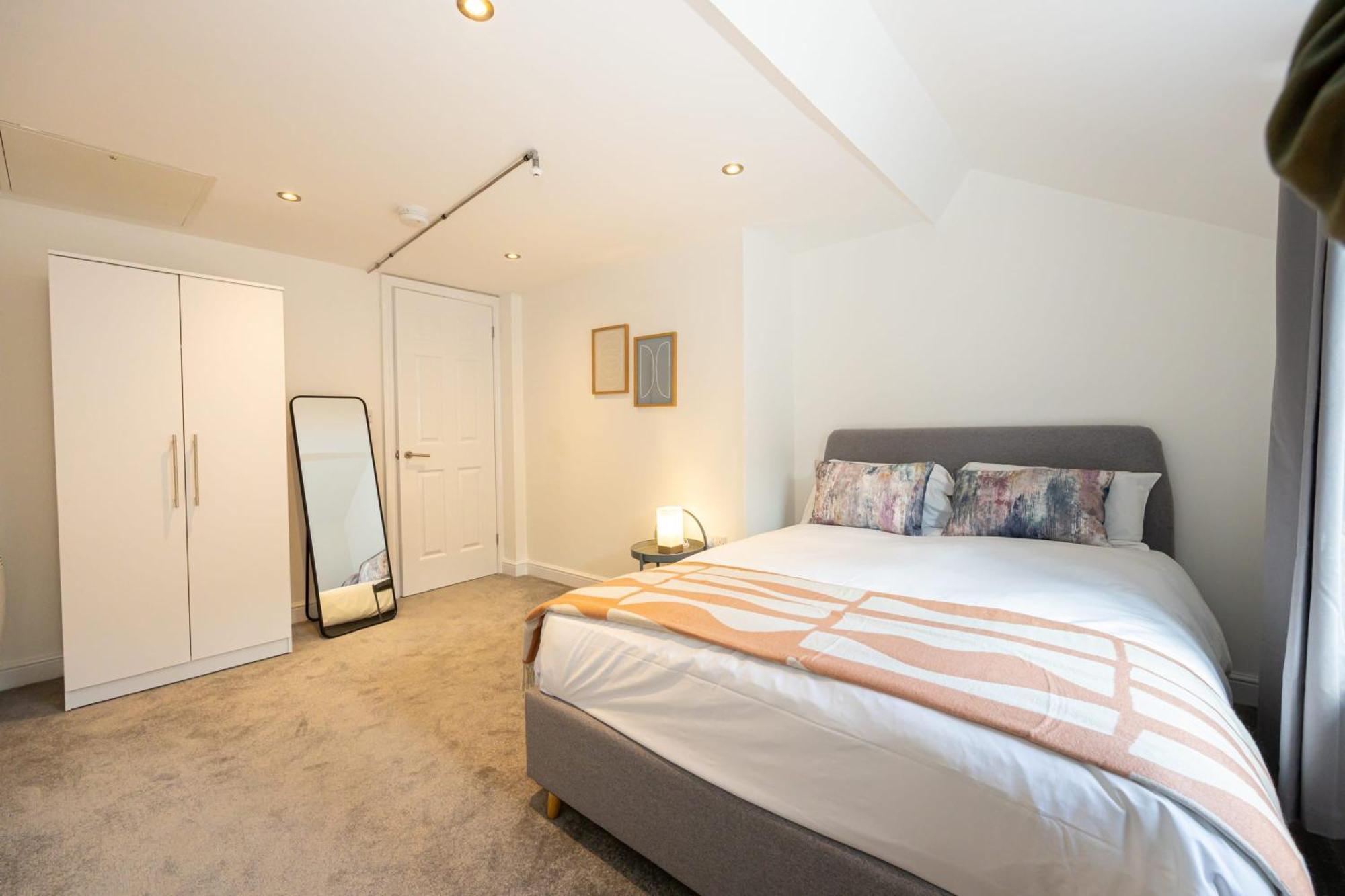 Beautiful 1 Bed 20Mins To Central Manchester ボルトン エクステリア 写真