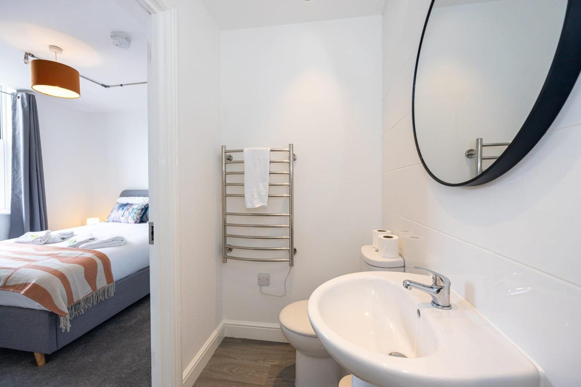 Beautiful 1 Bed 20Mins To Central Manchester ボルトン エクステリア 写真