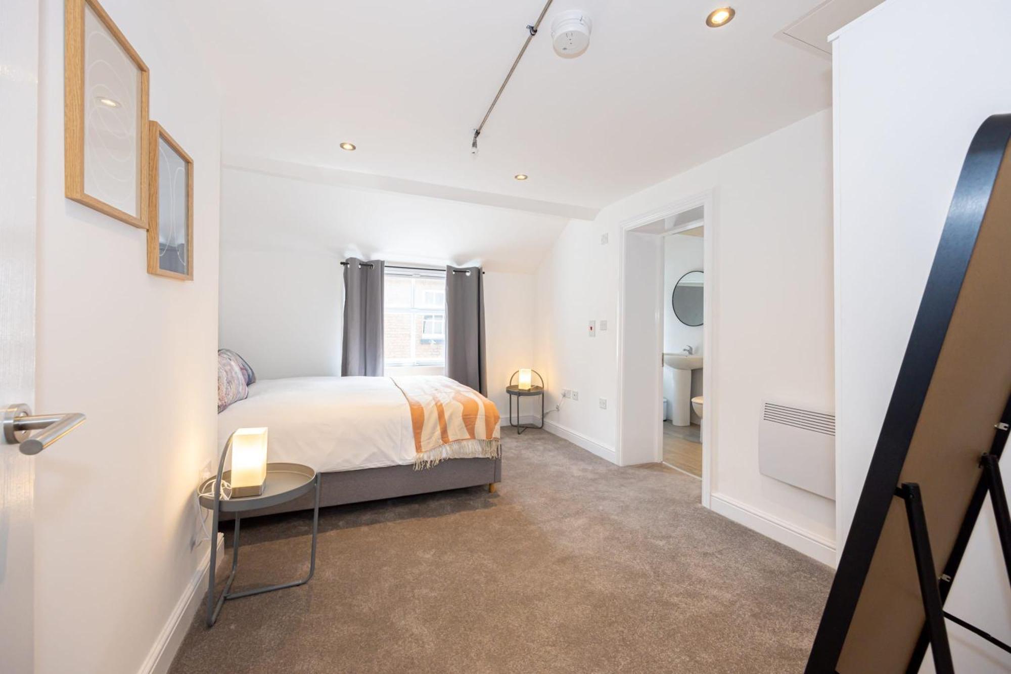 Beautiful 1 Bed 20Mins To Central Manchester ボルトン エクステリア 写真