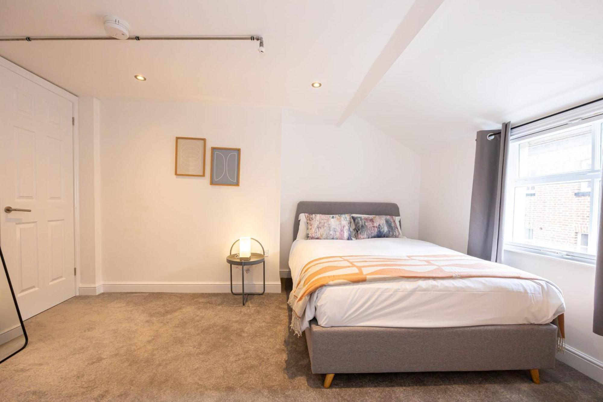 Beautiful 1 Bed 20Mins To Central Manchester ボルトン エクステリア 写真