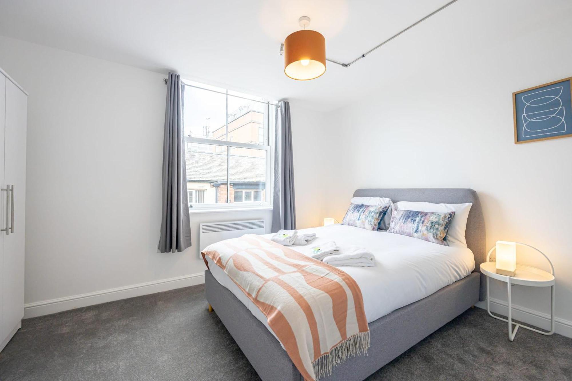 Beautiful 1 Bed 20Mins To Central Manchester ボルトン エクステリア 写真