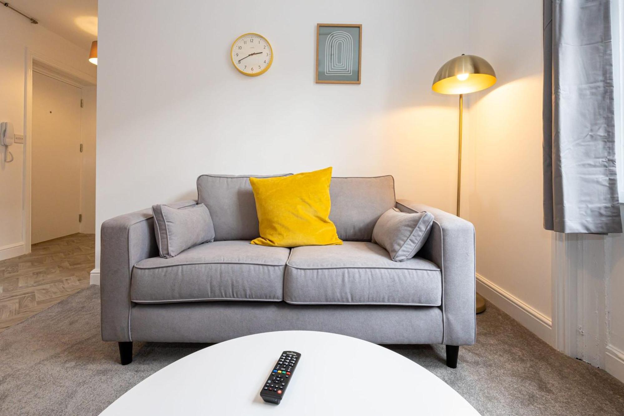 Beautiful 1 Bed 20Mins To Central Manchester ボルトン エクステリア 写真