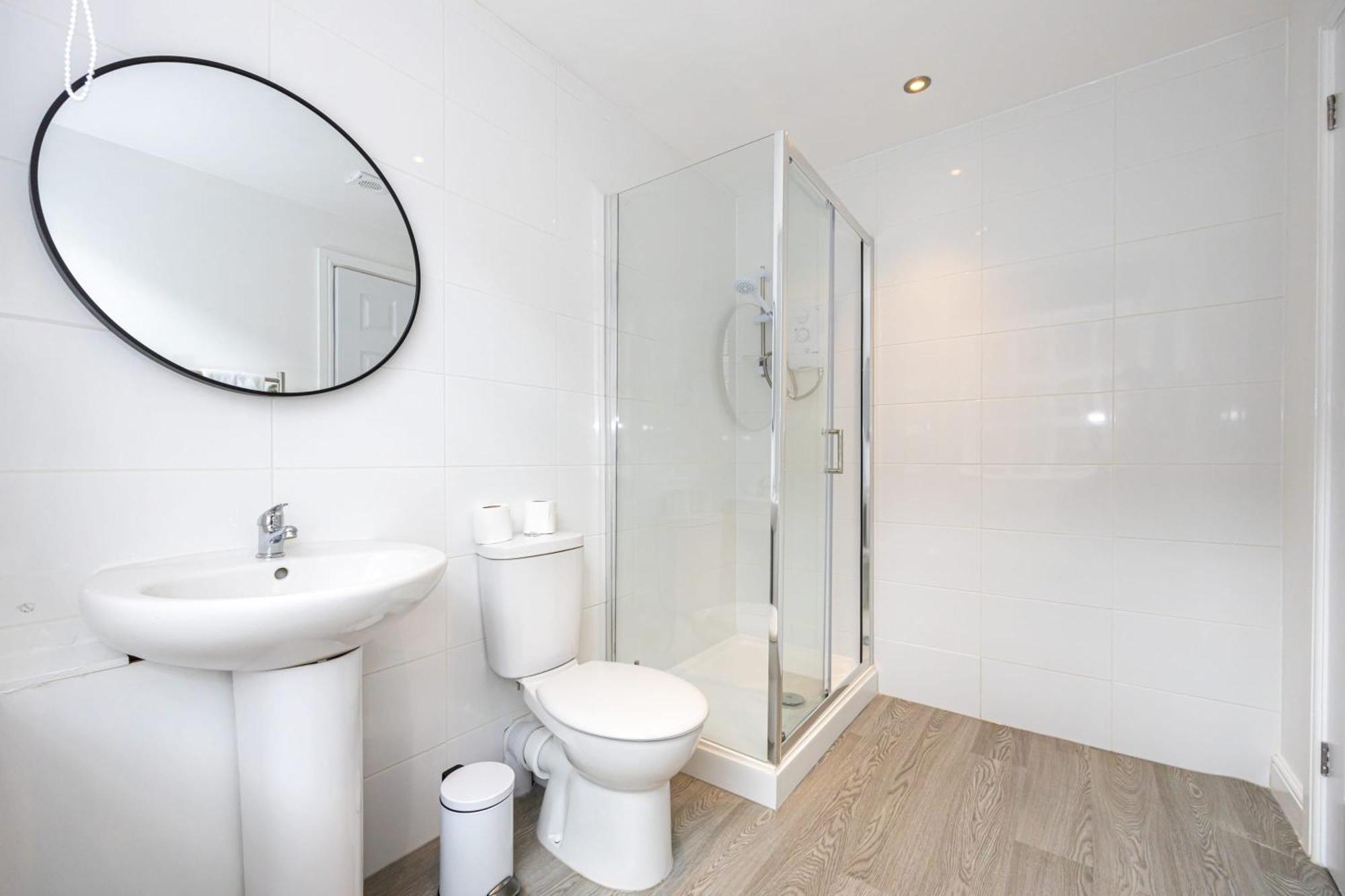 Beautiful 1 Bed 20Mins To Central Manchester ボルトン エクステリア 写真