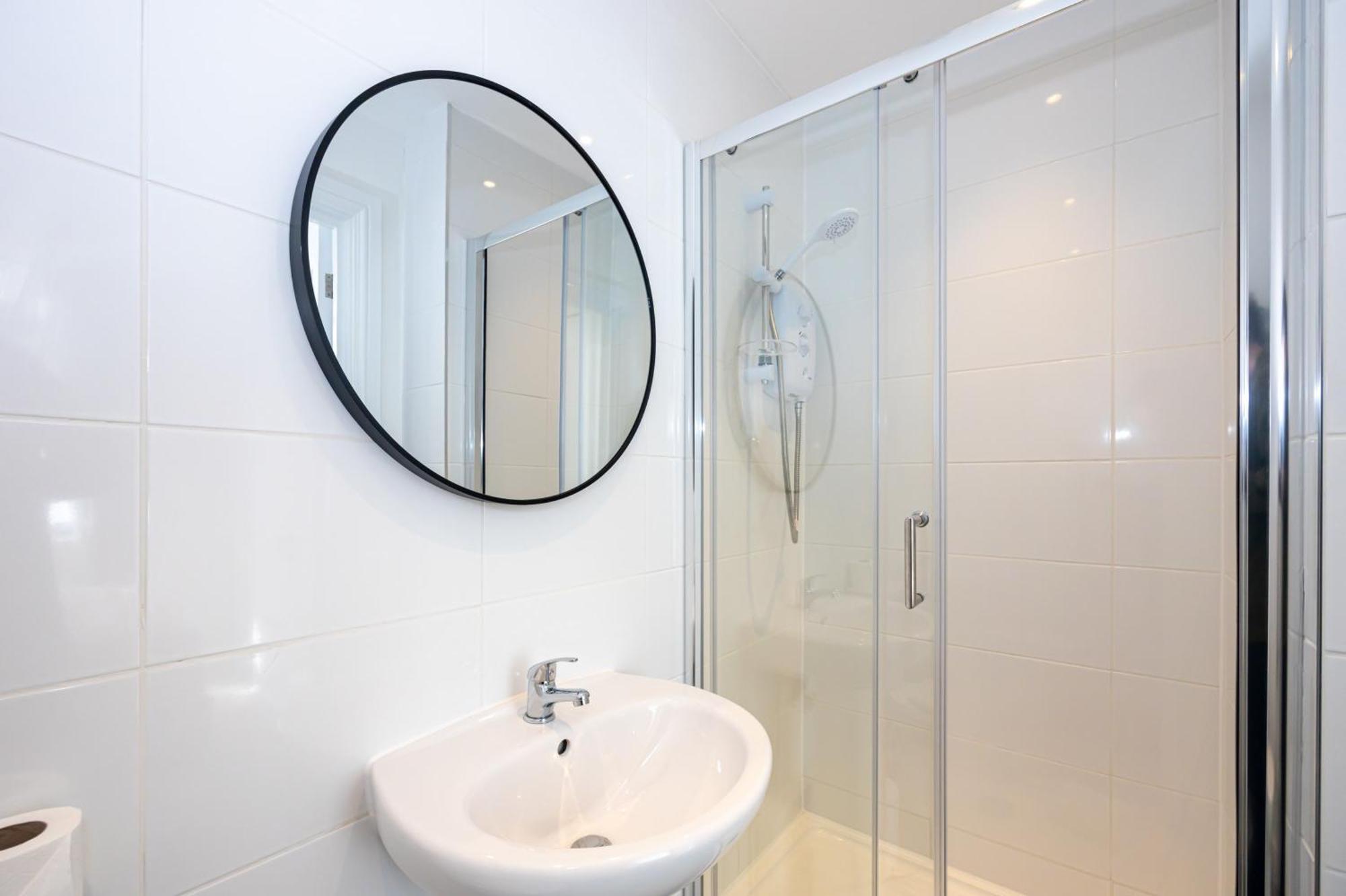 Beautiful 1 Bed 20Mins To Central Manchester ボルトン エクステリア 写真