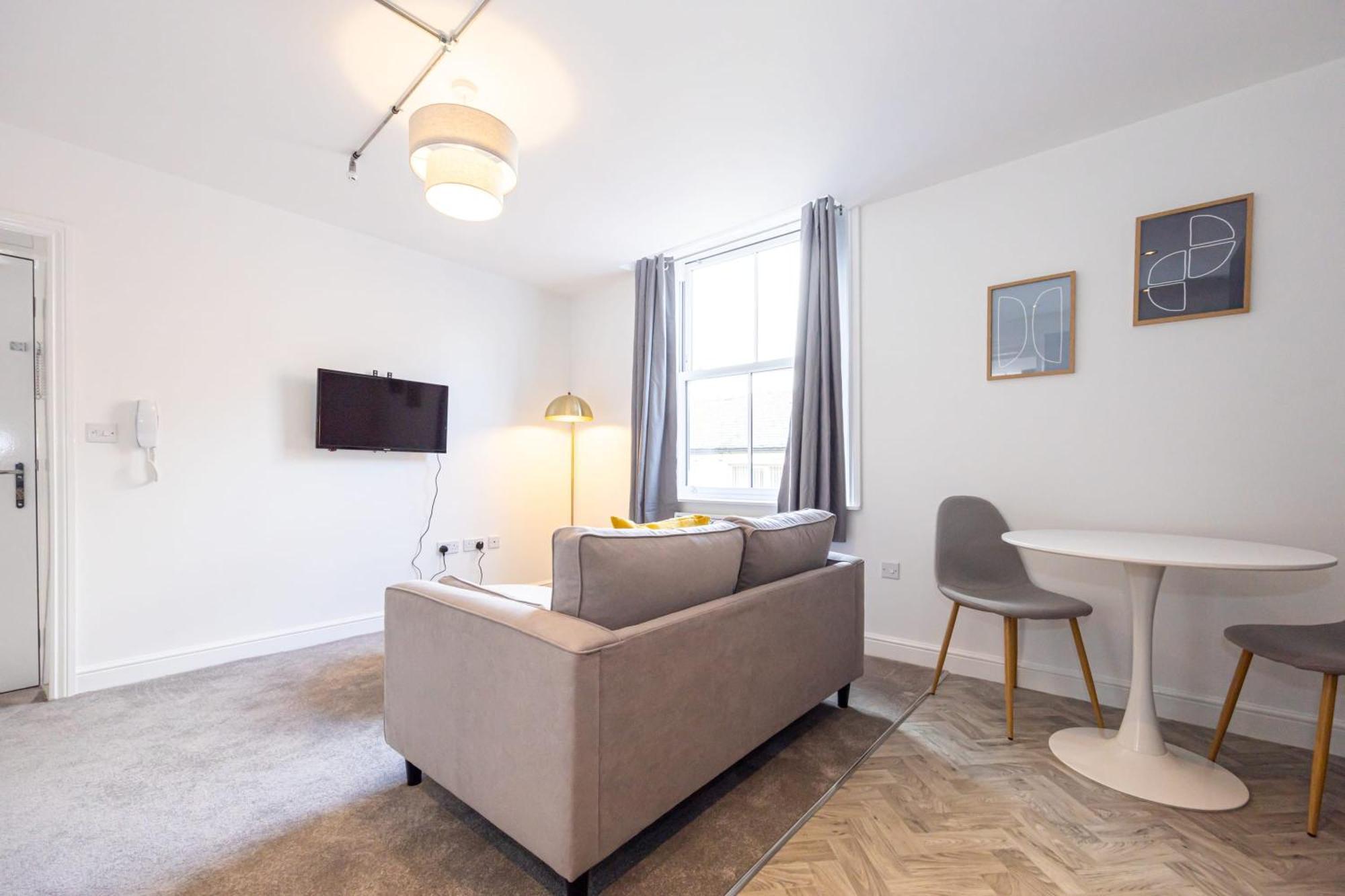 Beautiful 1 Bed 20Mins To Central Manchester ボルトン エクステリア 写真