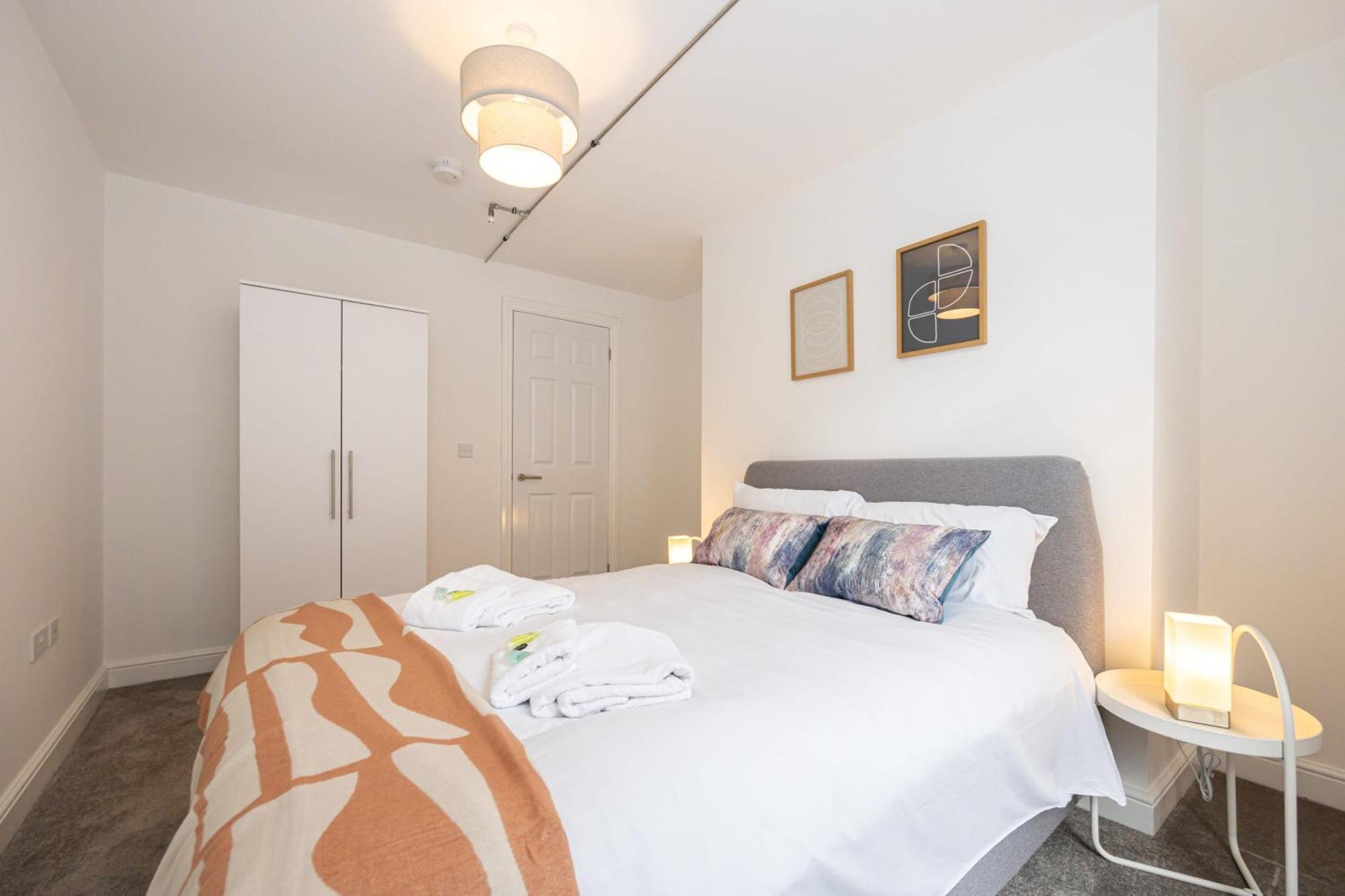 Beautiful 1 Bed 20Mins To Central Manchester ボルトン エクステリア 写真
