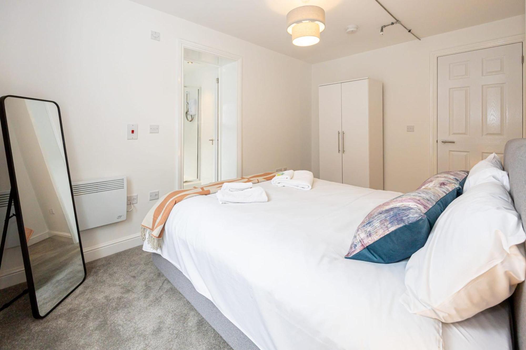 Beautiful 1 Bed 20Mins To Central Manchester ボルトン エクステリア 写真
