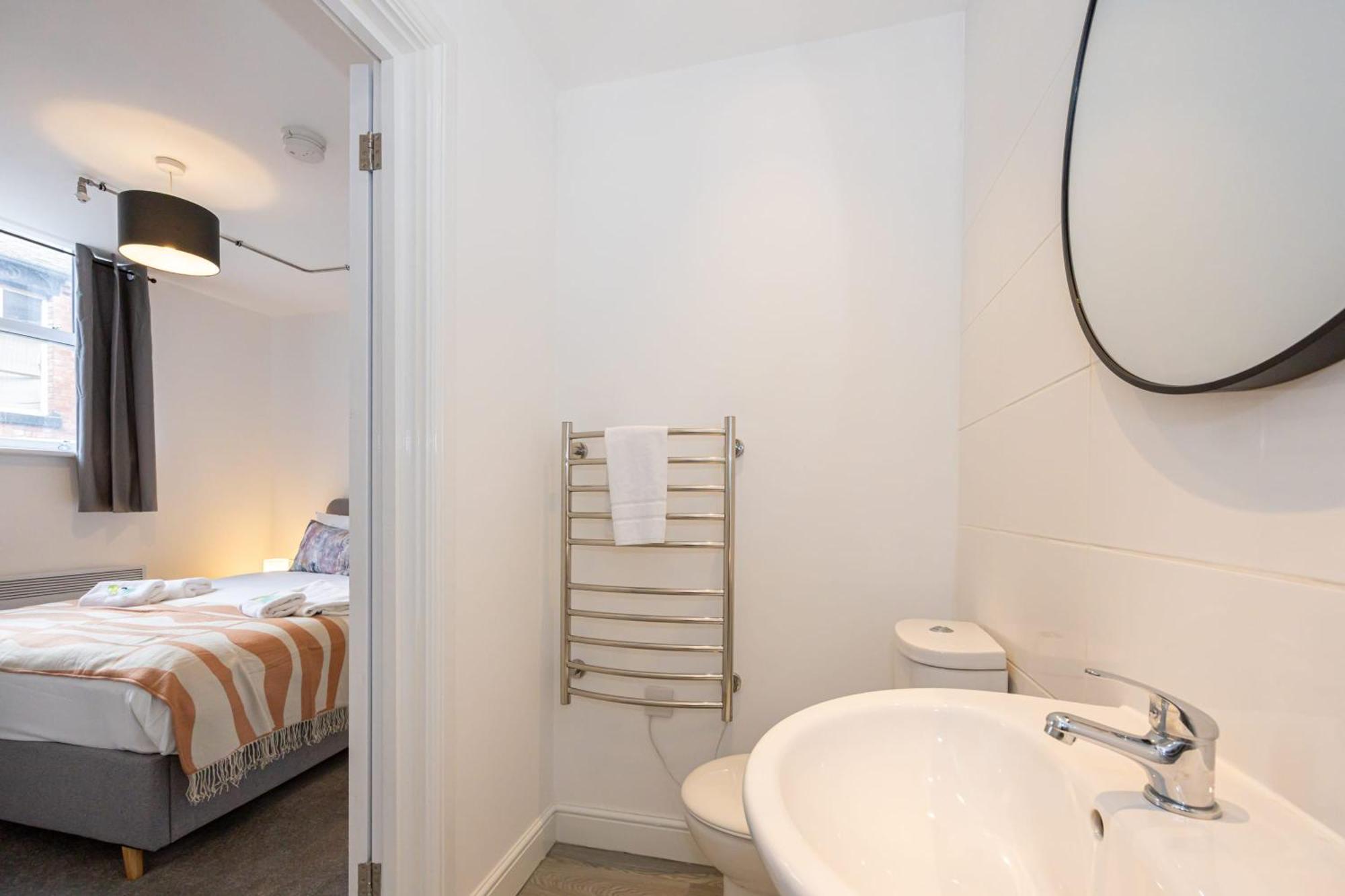 Beautiful 1 Bed 20Mins To Central Manchester ボルトン エクステリア 写真