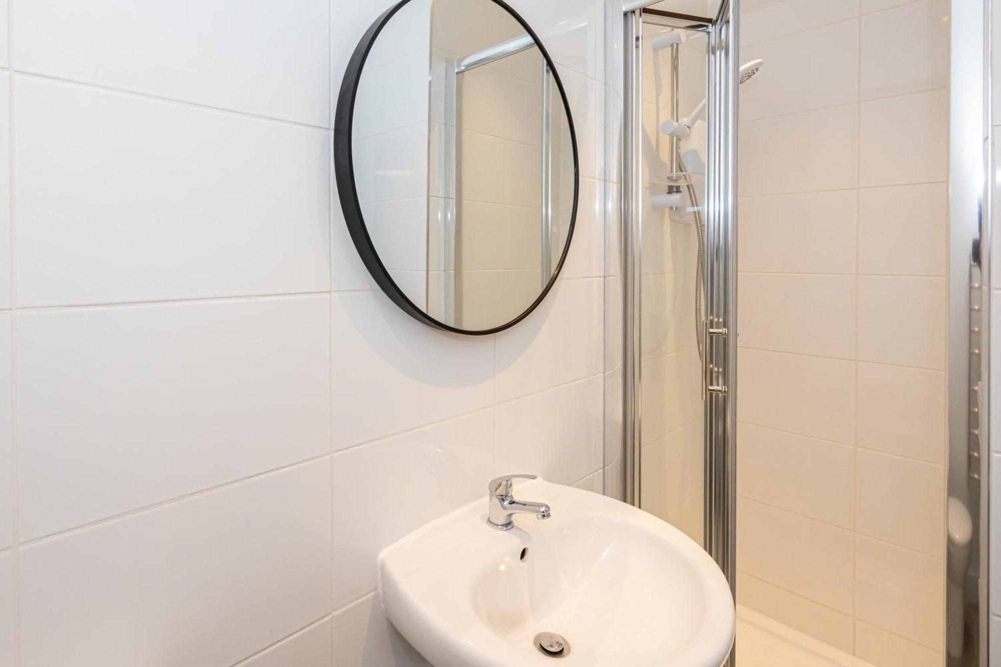 Beautiful 1 Bed 20Mins To Central Manchester ボルトン エクステリア 写真