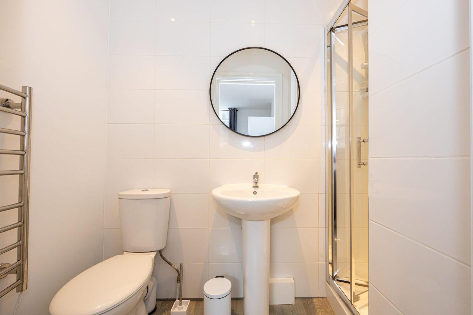 Beautiful 1 Bed 20Mins To Central Manchester ボルトン エクステリア 写真