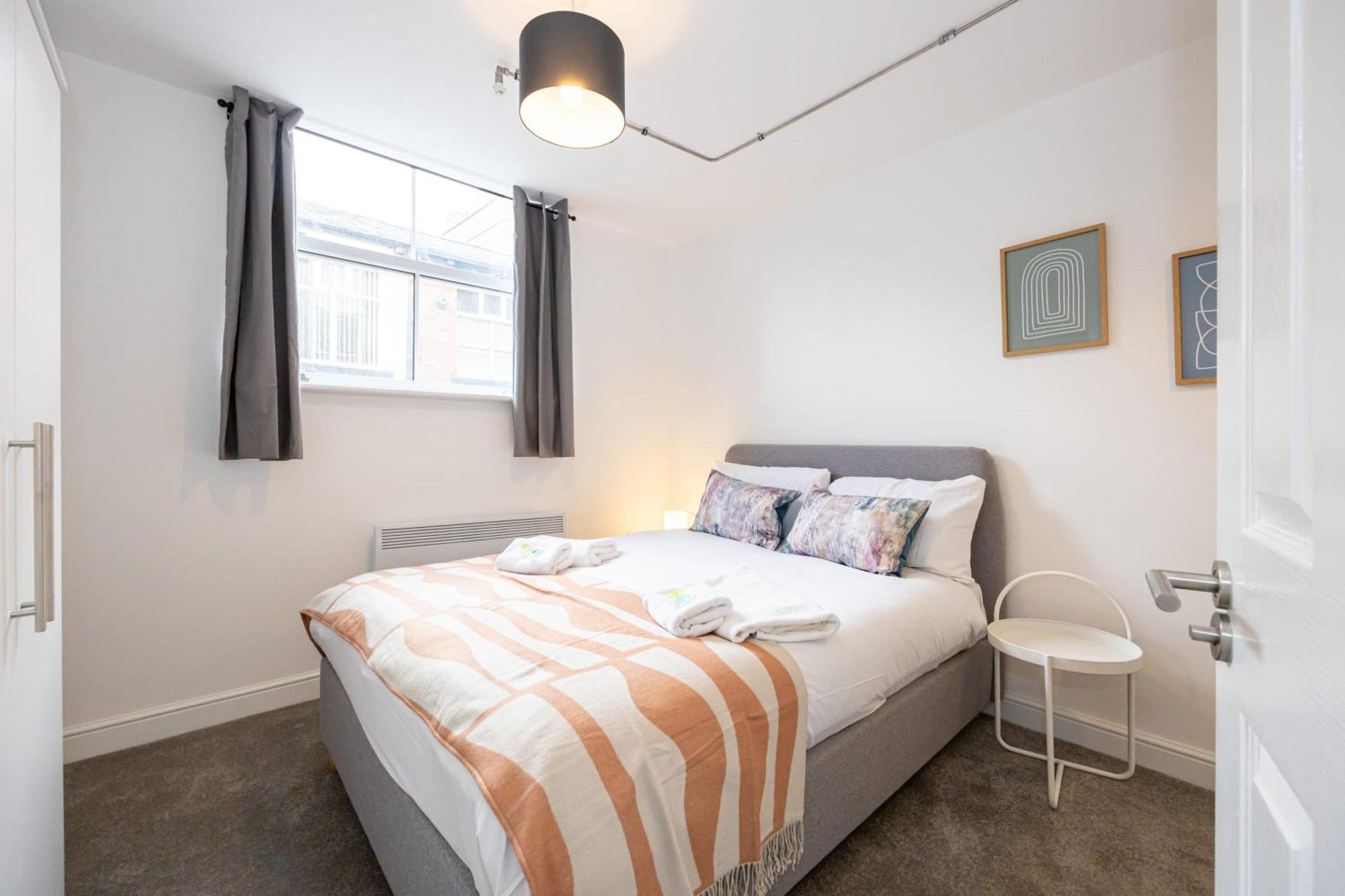 Beautiful 1 Bed 20Mins To Central Manchester ボルトン エクステリア 写真